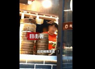 李炮儿吃炸串店爆料视频,揭秘街头美食背后的故事 第1张 李炮儿吃炸串店爆料视频,揭秘街头美食背后的故事 第1张